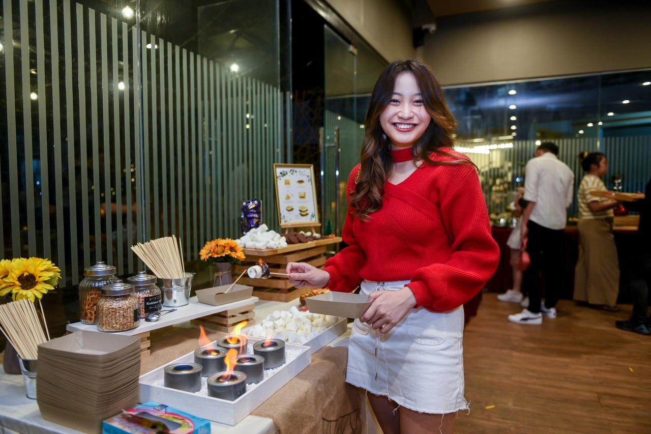 christmas catering smore bar